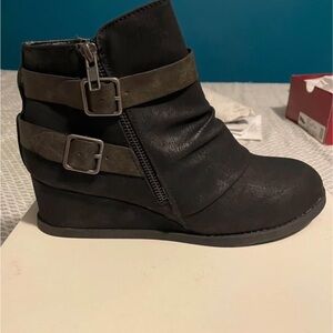 SO Black Wedge Ankle Booties with Zippers and Buckles